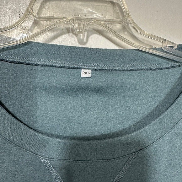 Woman’s sweatshirt - Picture 3 of 3